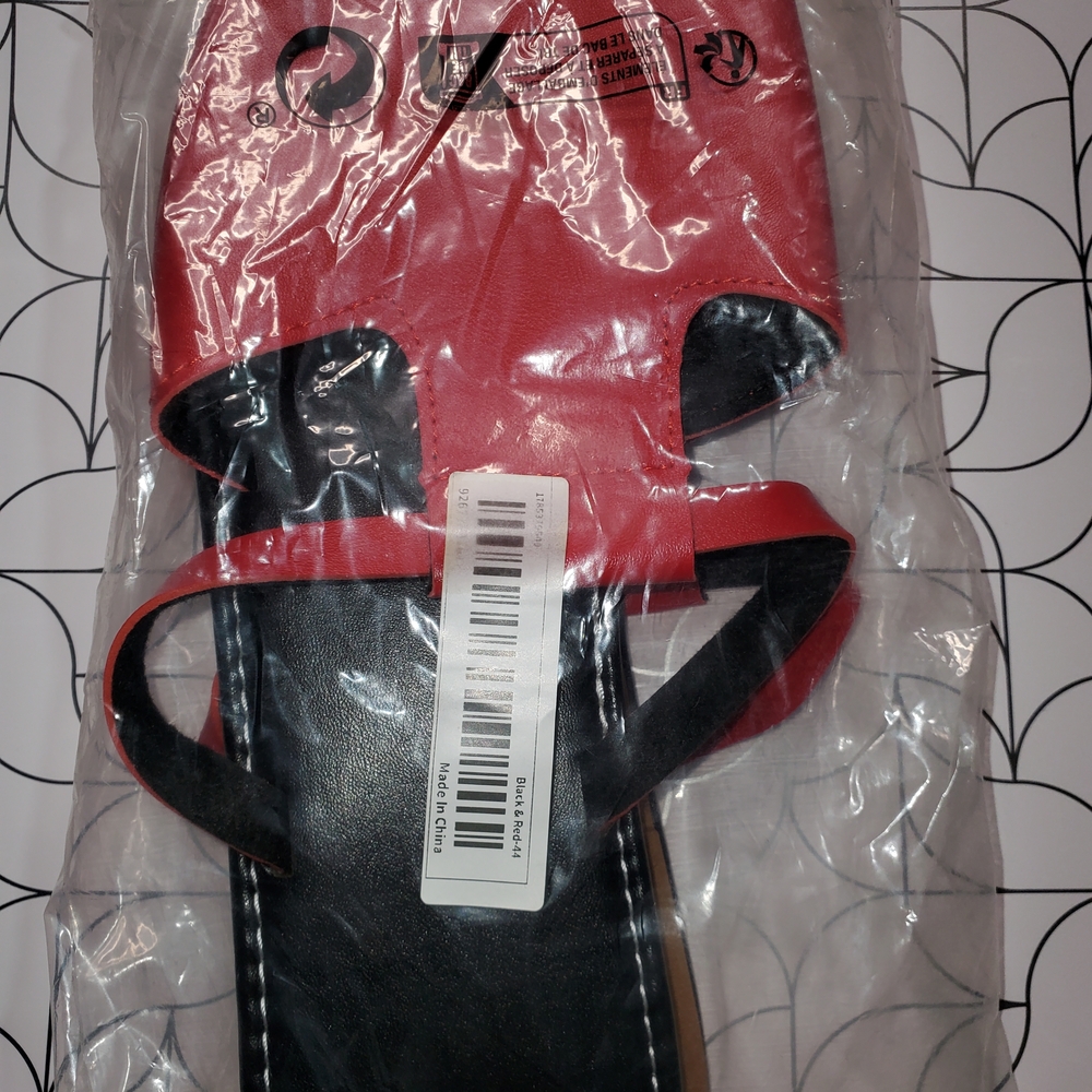 Red Women's Slide Sandals - Sleek Casual Comfort - Picture 4 of 4